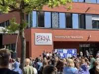 Feierliche Einweihung der Erna-de-Vries-Gesamtschule mit neuem Logo und Webdesign von der Werbewerkstatt Wrocklage