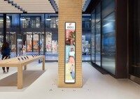 Schmales Digital Signage Display – ultrabreit für Werbung und Information im Innenbereich