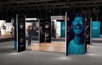 Expolinc Messestand mit modularen Displaywänden und großformatigen Grafiken auf einer Messefläche