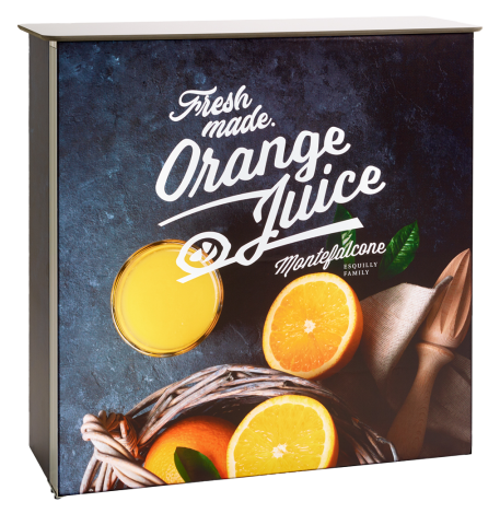 Leuchtende Messetheke Expolinc Light Frame Counter mit bedruckter Frontgrafik „Fresh made Orange Juice“ und Orangenmotiv auf dunklem Hintergrund