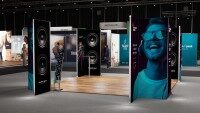 Expolinc Messestand mit modularen Displaywänden und großformatigen Grafiken auf einer Messefläche