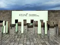 LEDUP Messestand Installation im Außenbereich mit beleuchteter Markenpräsentation