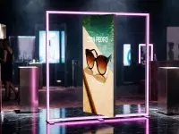 LINEUP Rotate mit drehbarem Display im beleuchteten Rahmen für Messestand Präsentationen