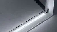 LED-Module im Rahmenprofil eingesetzt und verbunden