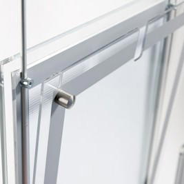 Nahaufnahme der Befestigung eines LED-Displays mit transparenter Halterung, Beispiel für präzise Verarbeitung