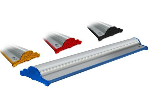 Verschiedene farbige Roll-Up-Kassetten Vier Roll-Up-Kassetten in verschiedenen Farben: Blau, Rot, Gelb und Schwarz.